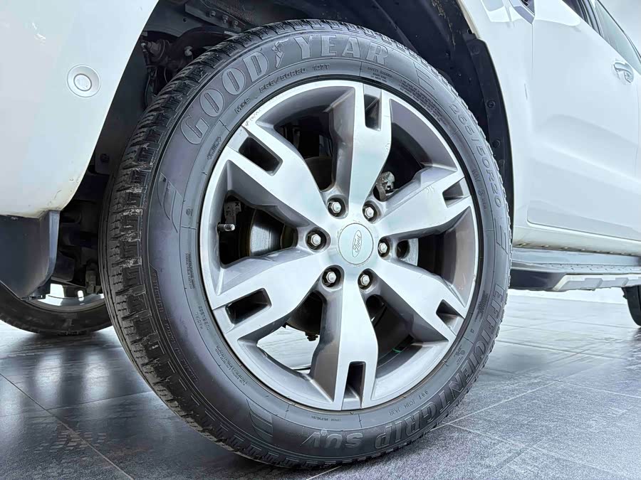 Ford Everest 2017 car image #9