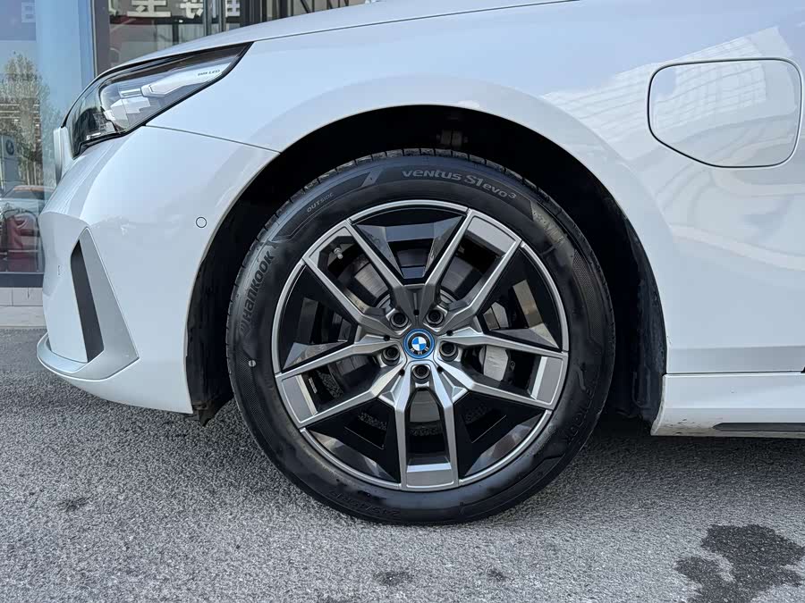 BMW i5 2025 #9 BMW i5 2025 car image #9