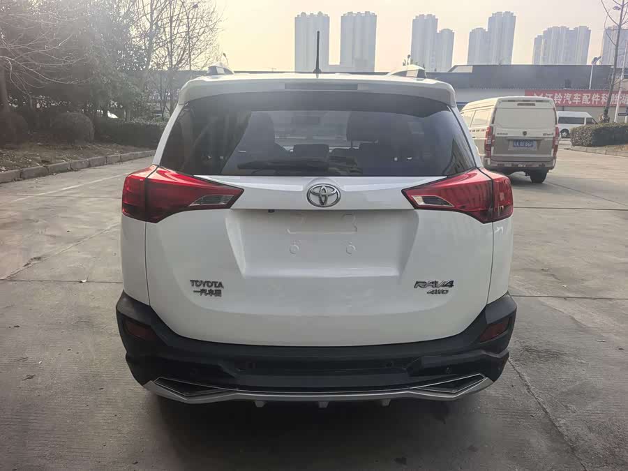 Toyota RAV4 2020 car image #9