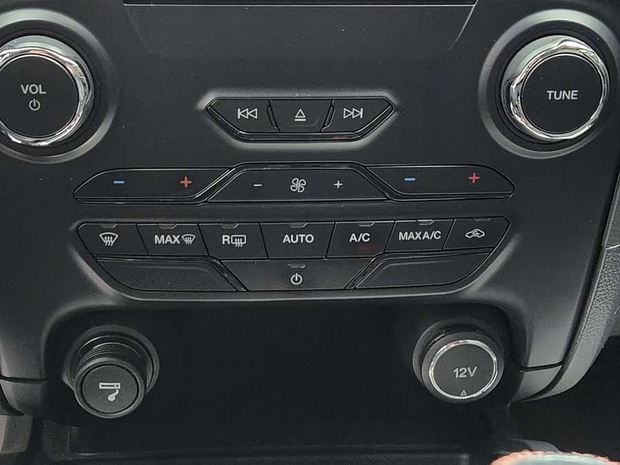 Ford Everest 2016 car image #9