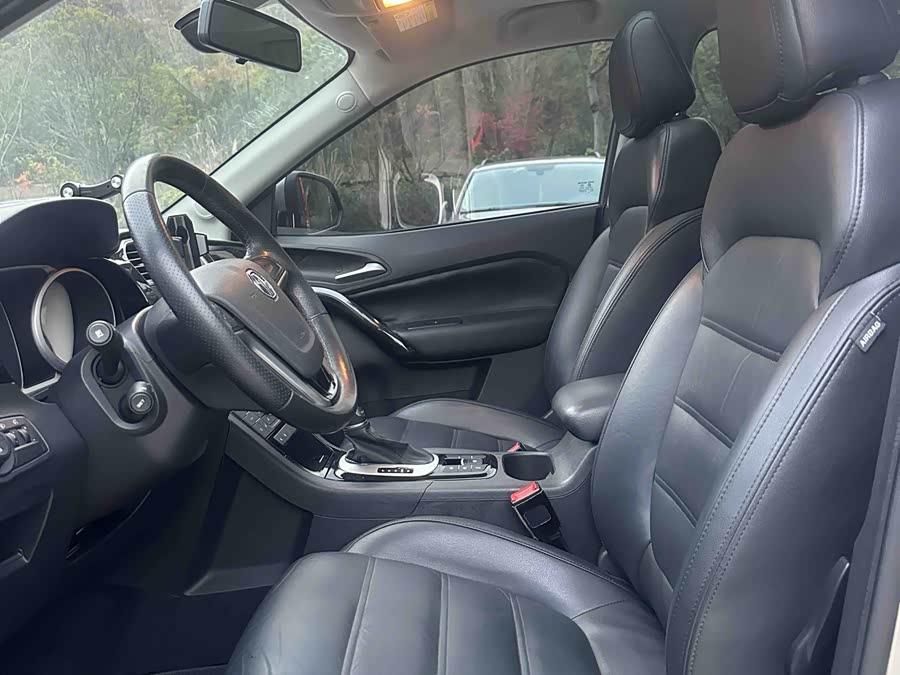 MG GS 2015 car image #9