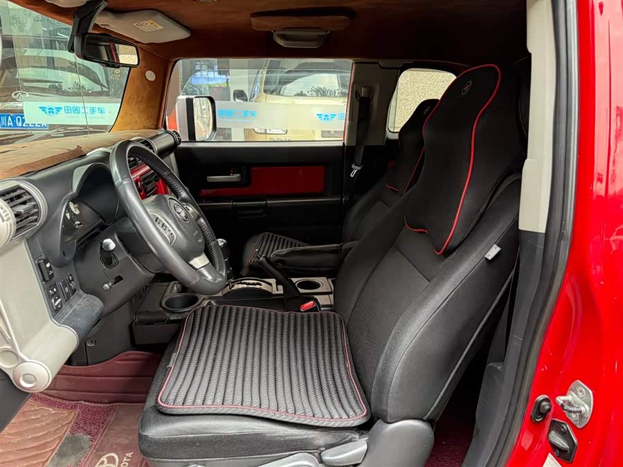 Toyota FJ Cruiser 2012 car image #9