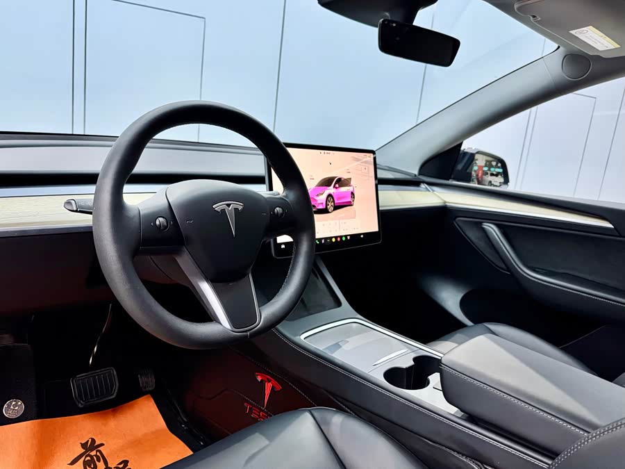 Tesla Model Y 2023 car image #9