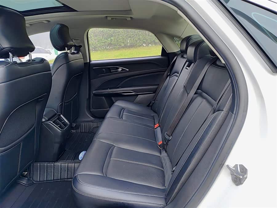 Ford Taurus 2019 car image #9