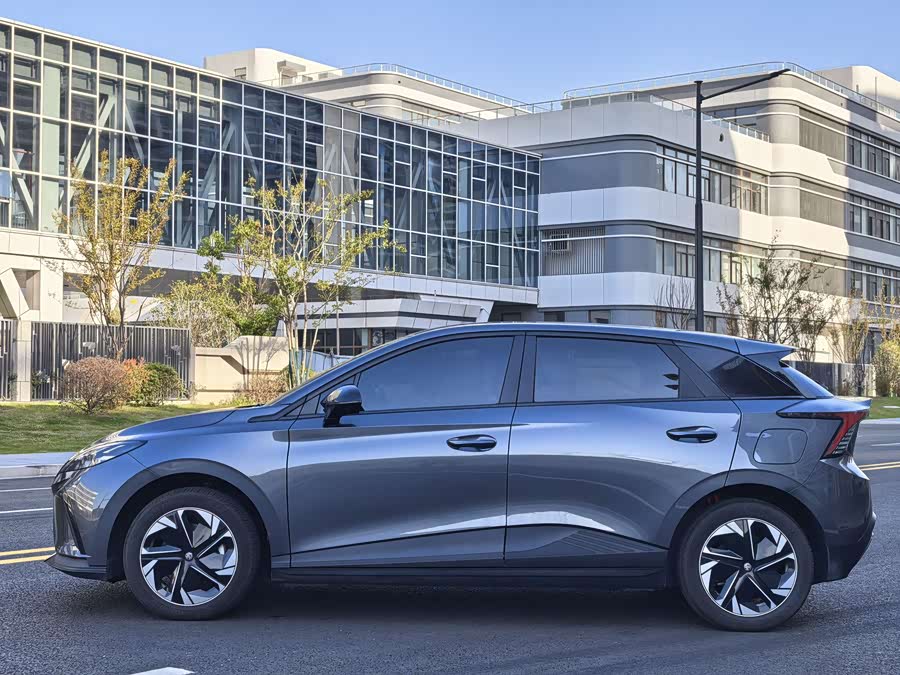 MG 4 EV 2024 car image #9