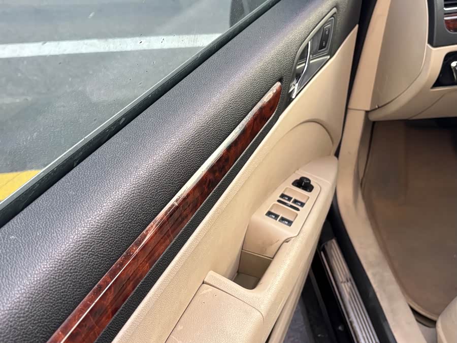 Skoda Superb 2010 car image #9