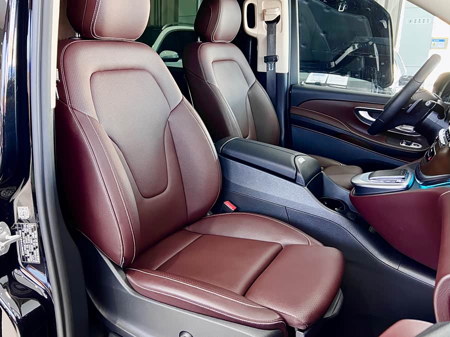 Mercedes-Benz V Class 2023 immagine di auto #9