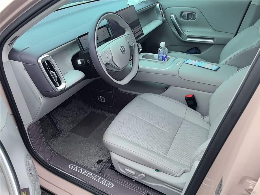 零跑汽车 零跑B01 2025 汽车图片 #9