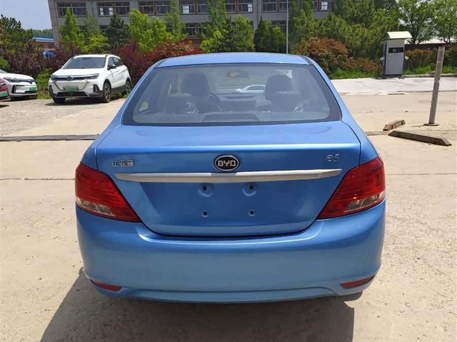 BYD e5 2022 car image #9