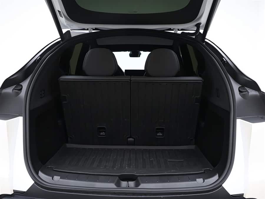 Tesla Model Y L 2025 immagine di auto #9