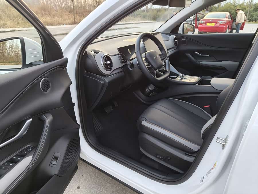 BYD Sea Lion 05 DM-i 2025 car image #9