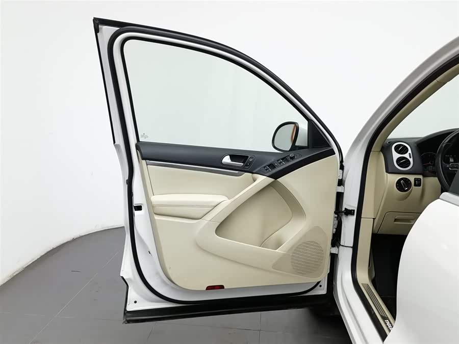 Volkswagen Tiguan 2016 car image #9