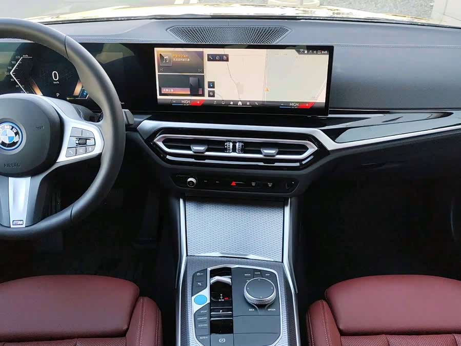 BMW i3 2025 car image #9