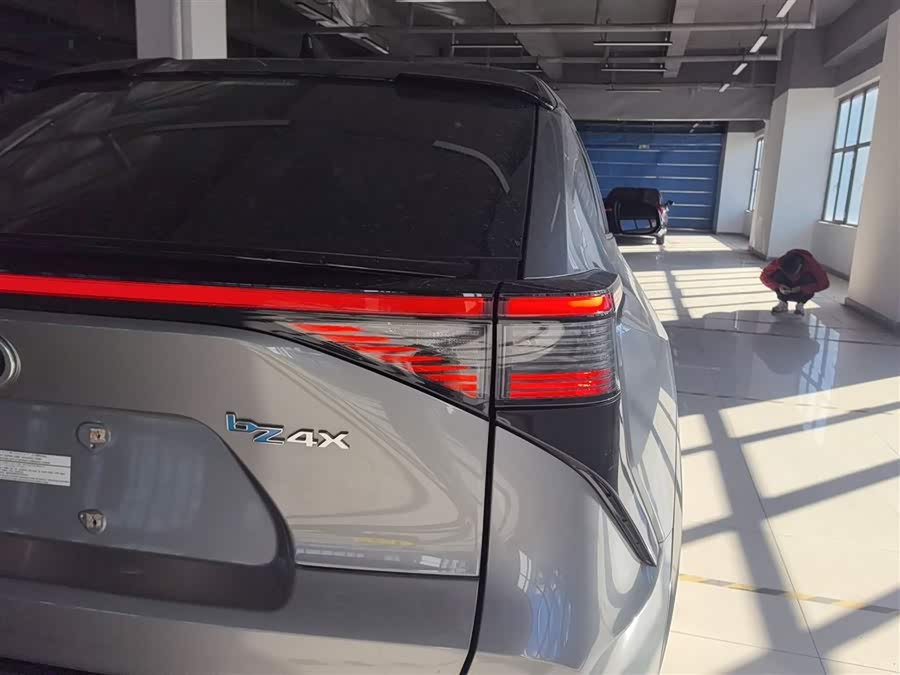 Toyota bZ4X 2022 immagine di auto #9