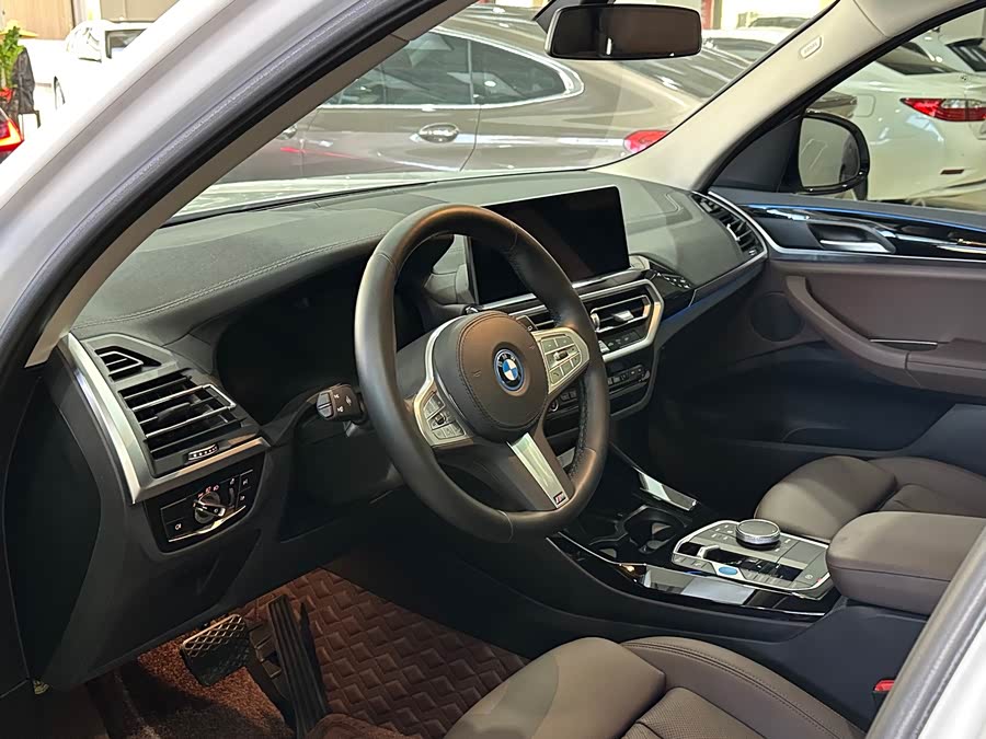 BMW iX3 2023 car image #9