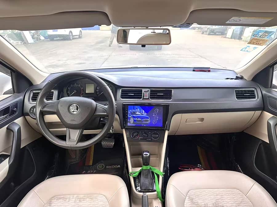 Skoda Rapid 2017 car image #9