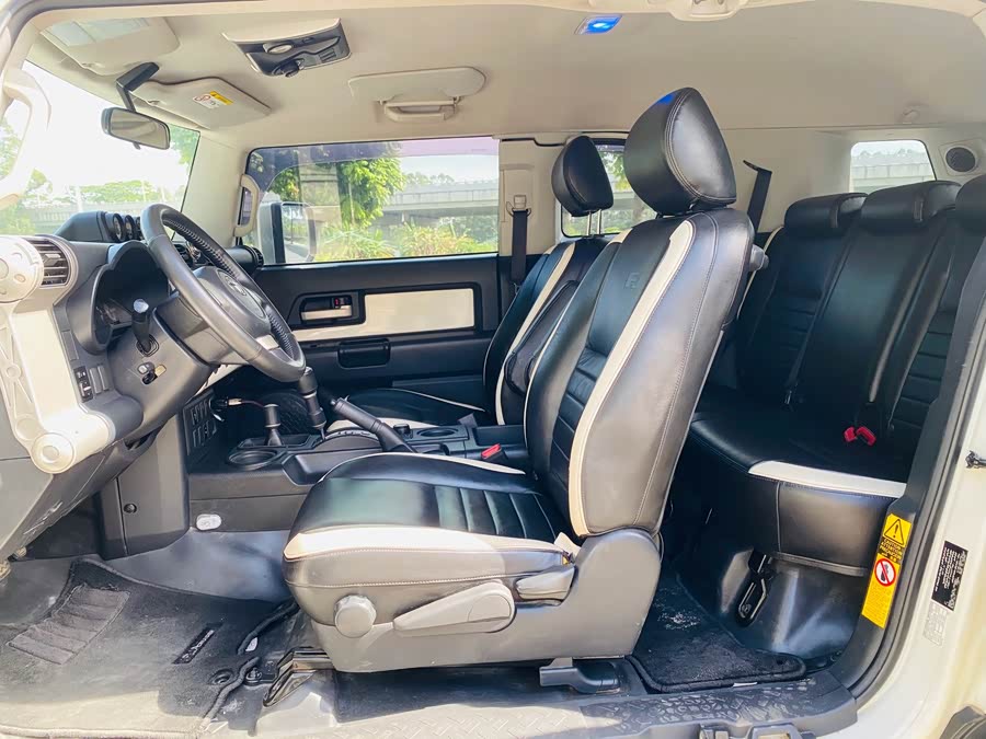 Toyota FJ Cruiser 2017 #9 Toyota FJ Cruiser 2017 car image #9