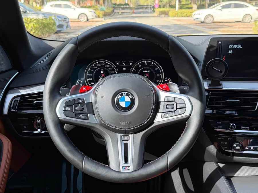 BMW M5 2018 car image #9