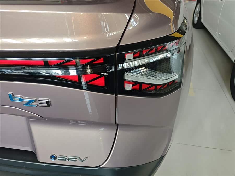 Toyota bZ3 2023 immagine di auto #9