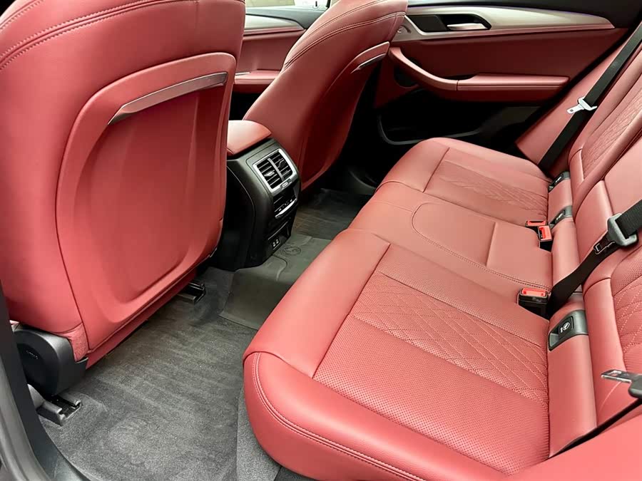 BMW iX3 2025 car image #9