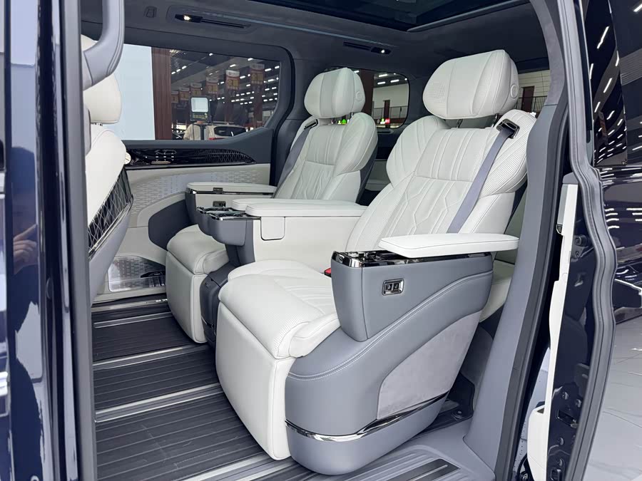 极氪 极氪009 2023 汽车图片 #9