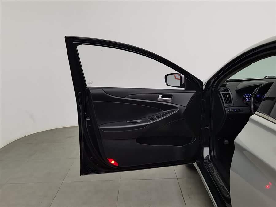 Hyundai Sonata 2013 car image #9