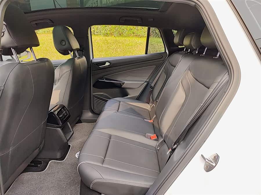 Volkswagen ID.4 X 2021 immagine di auto #9