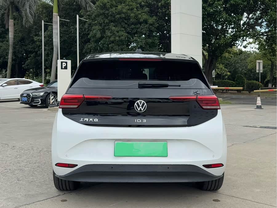 Volkswagen ID.3 2024 car image #9