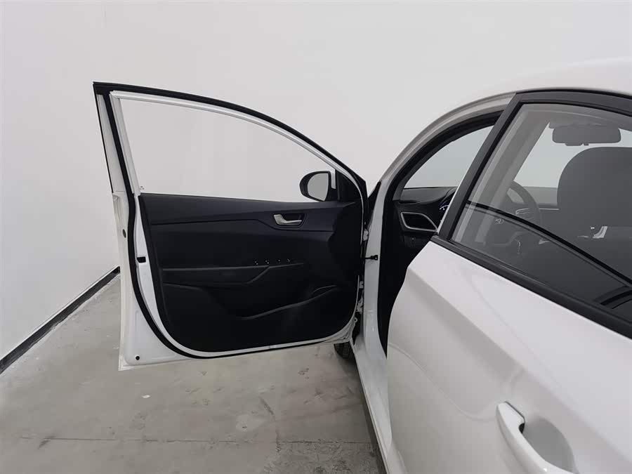 Hyundai Verna 2017 car image #9