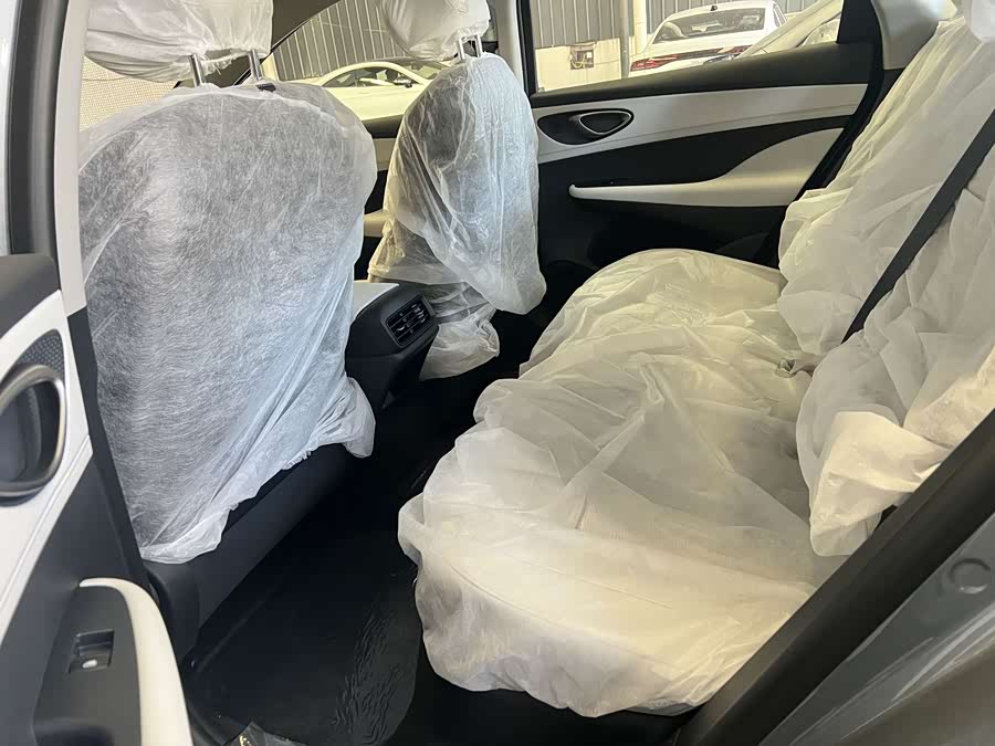 BYD Seal 05 DM-i 2025 immagine di auto #9