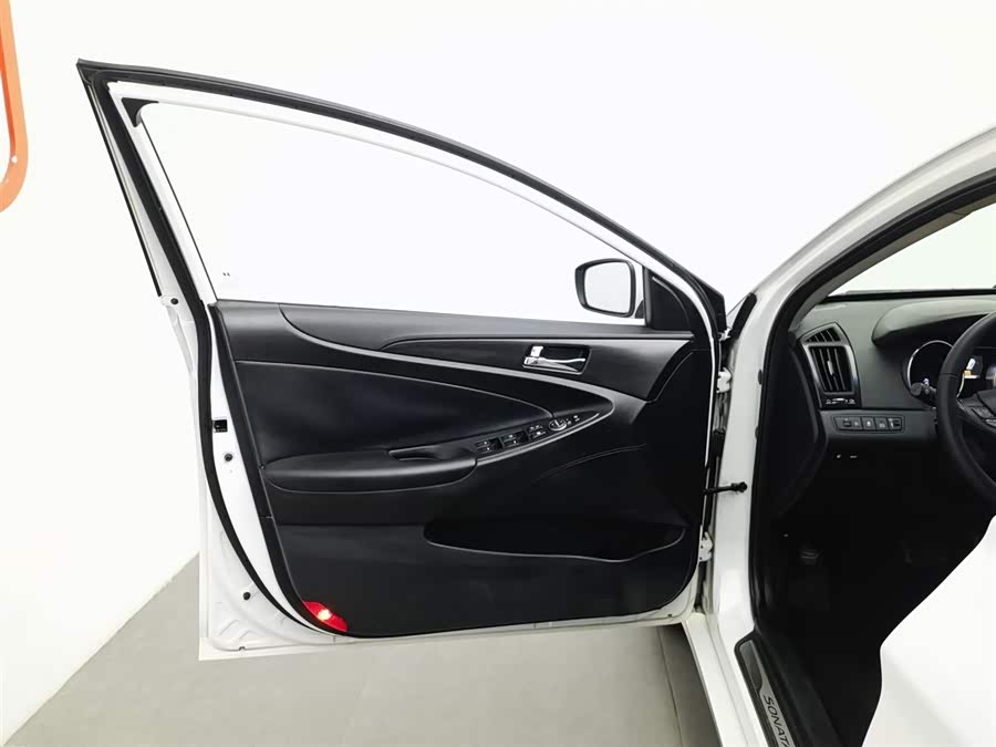 Hyundai Sonata 2013 car image #9