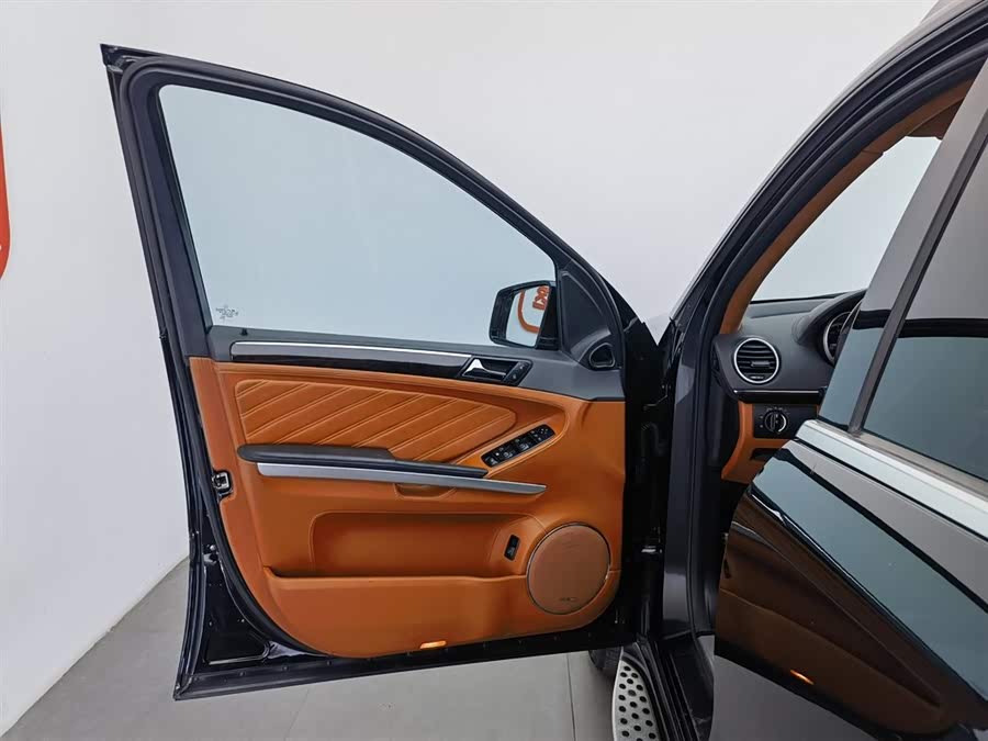 Mercedes-Benz GL Class 2012 car image #9