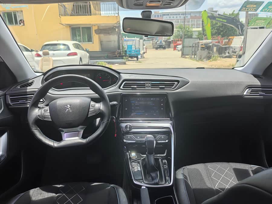 Peugeot 308 2017 car image #9