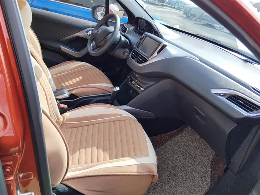 Peugeot 2008 2018 car image #9