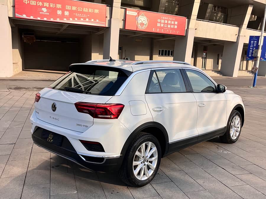 Volkswagen T-Roc 2022 car image #9