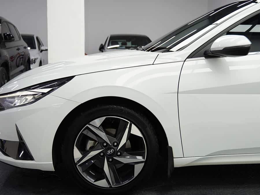 Hyundai Elantra 2022 immagine di auto #9