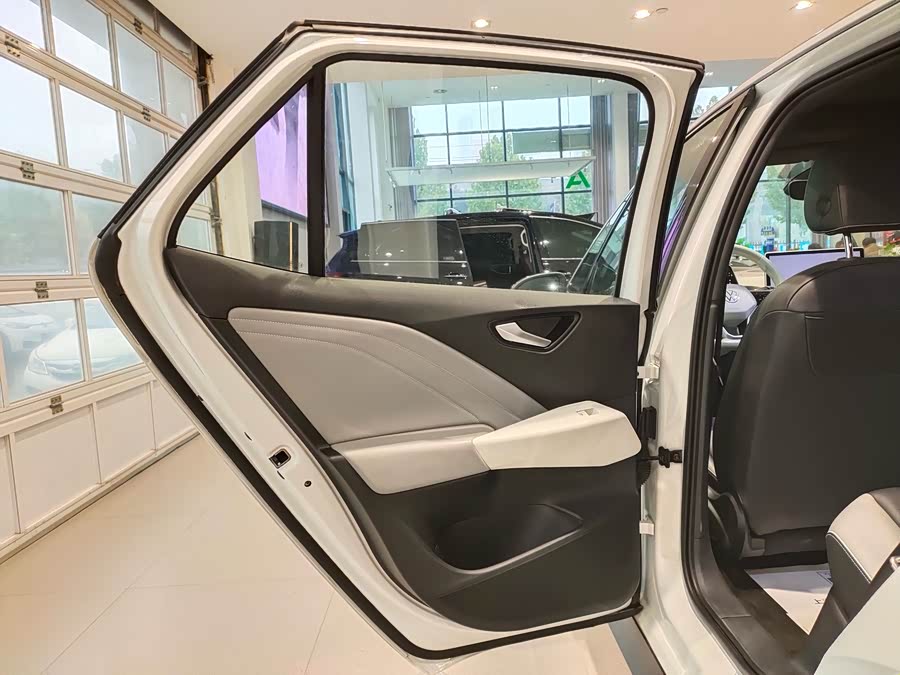 Volkswagen ID.3 2024 immagine di auto #9