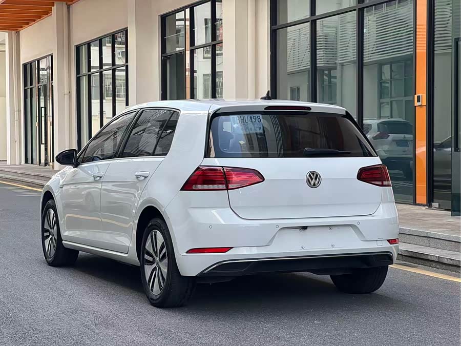 Volkswagen Golf Pure Electric 2020 car image #9