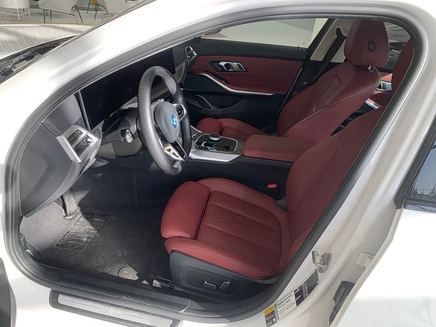 BMW i3 2024 car image #9