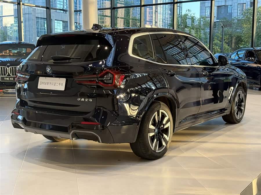 BMW iX3 2025 car image #9