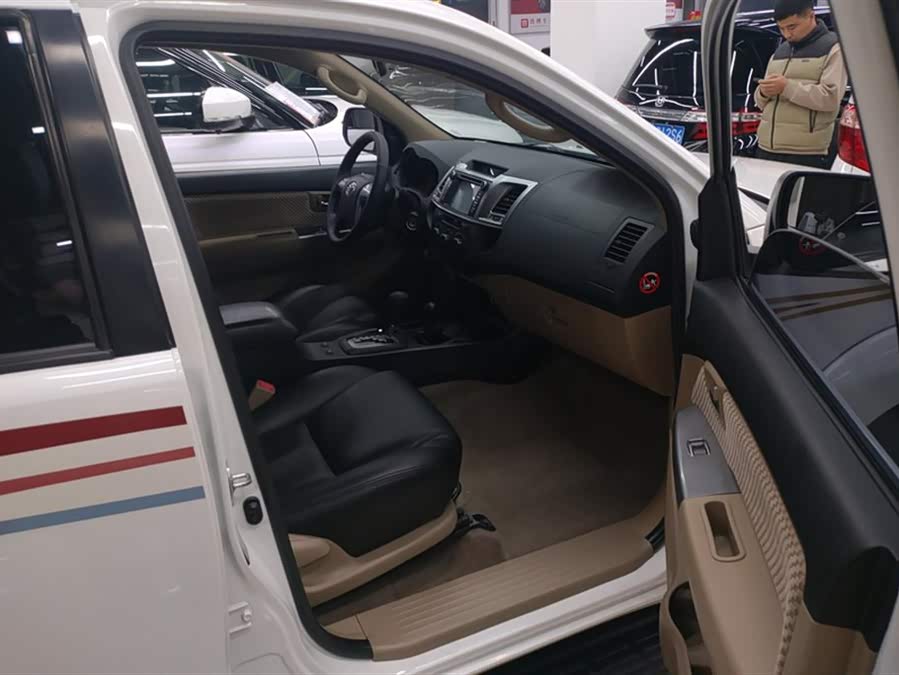 Toyota Fortuner 2016 immagine di auto #9