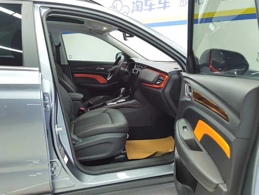 Roewe RX3 2022 car image #9