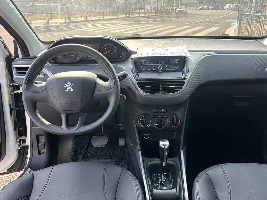 Peugeot 2008 2014 car image #9