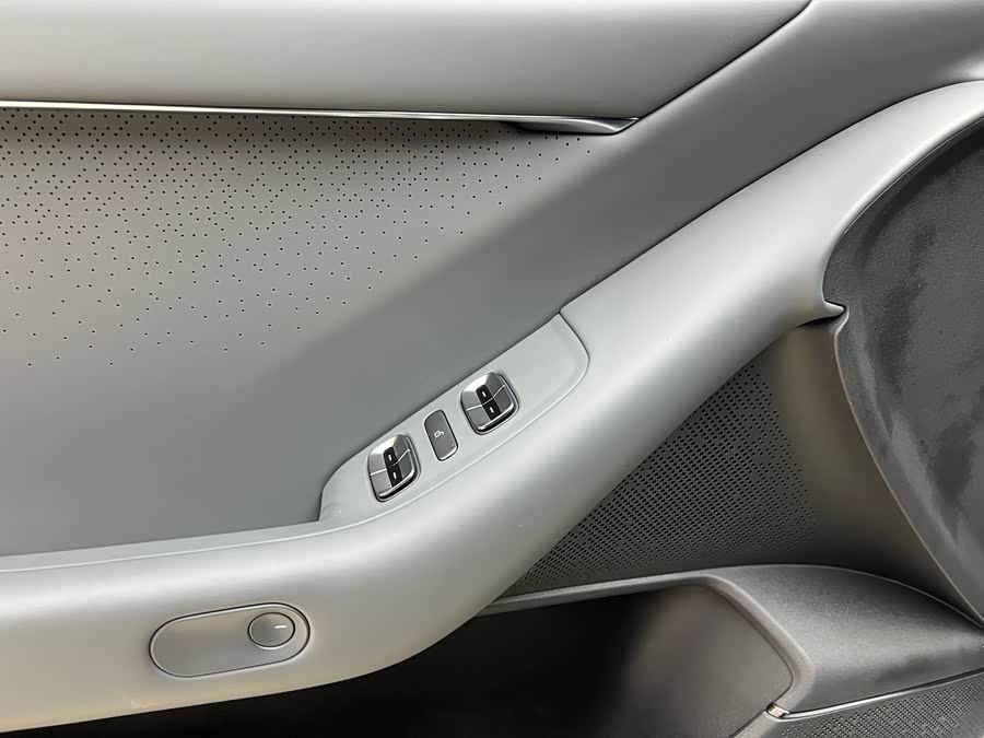 Xpeng P7+ 2025 car image #9