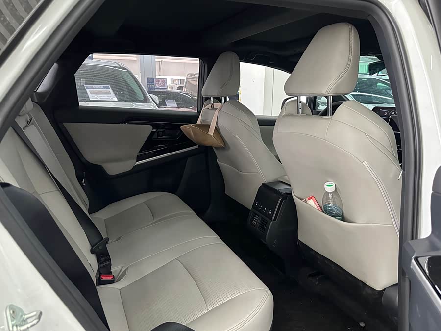 Toyota bZ4X 2023 immagine di auto #9