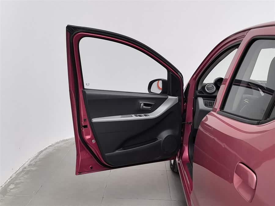Suzuki 2012 car image #9
