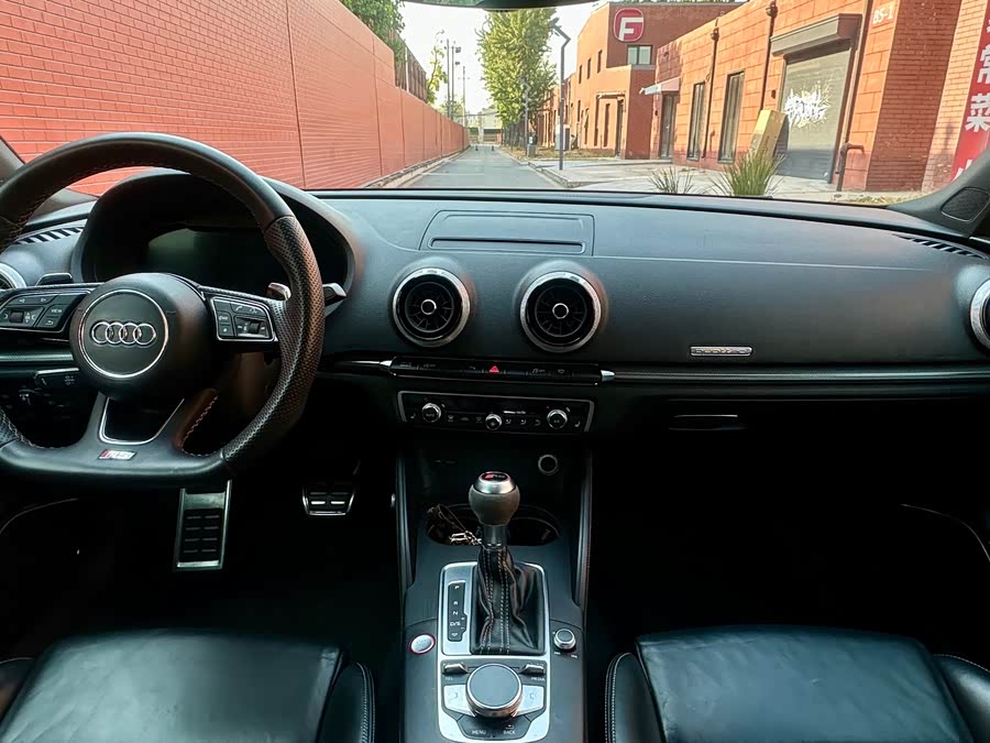 奥迪 奥迪RS 3 2018 汽车图片 #9