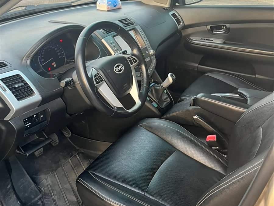 BYD S6 2014 изображение автомобиля #9