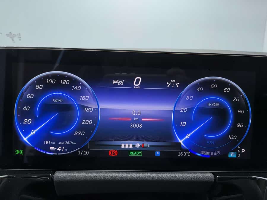 Mercedes-Benz EQA Class 2025 صورة سيارة #9