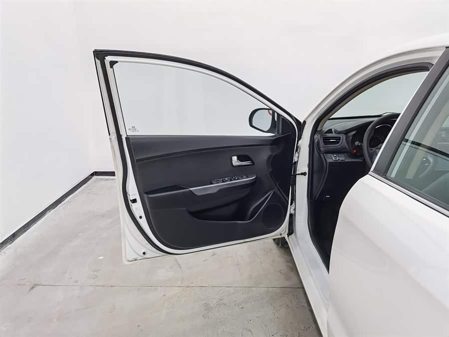 起亚 起亚K2 2015 汽车图片 #9